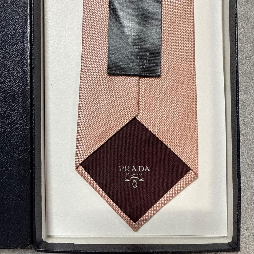 プラダ　ネクタイ　赤ピンク　無地　シルクジャガード