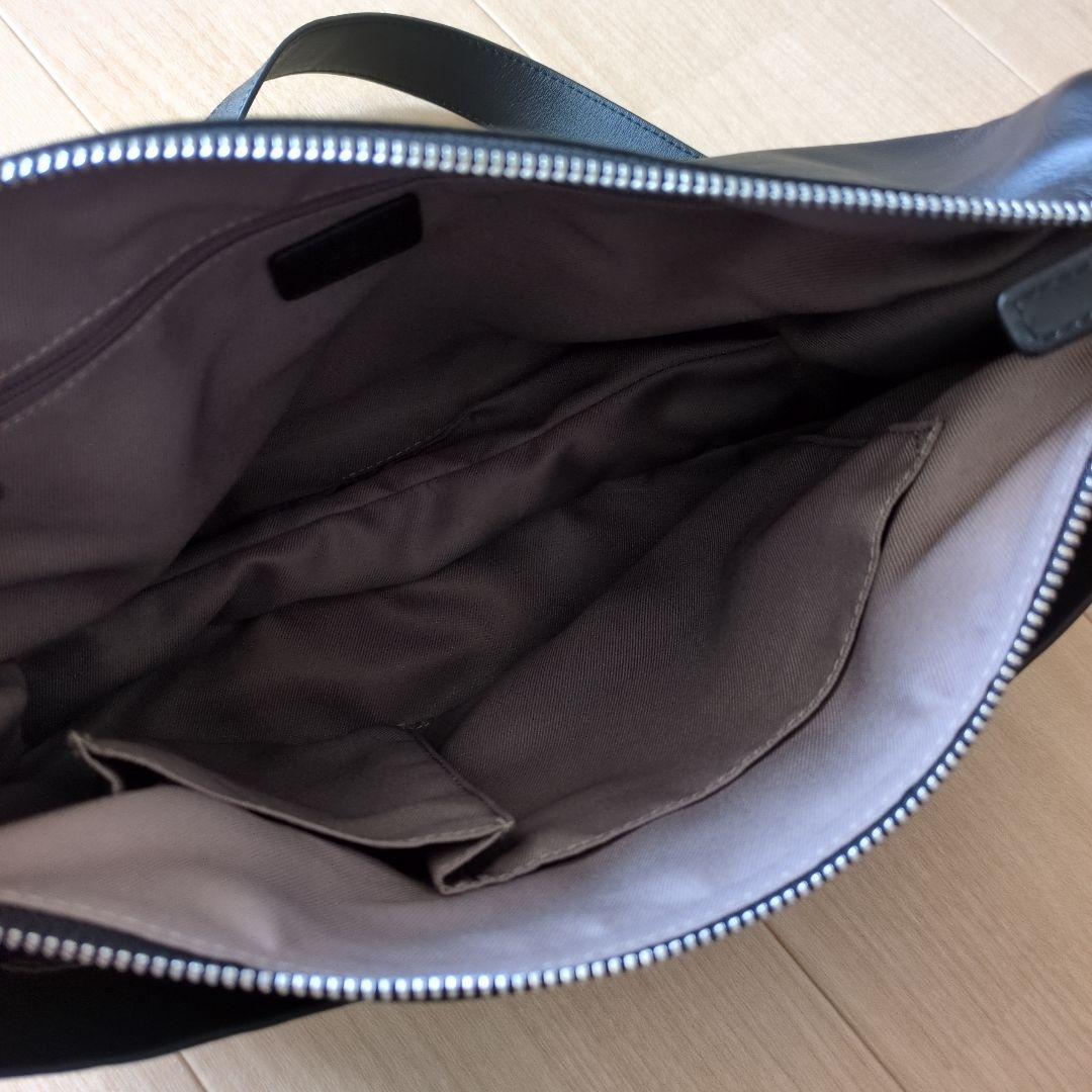 イアパピヨネ　スワローマチショルダーバッグ　ブラック