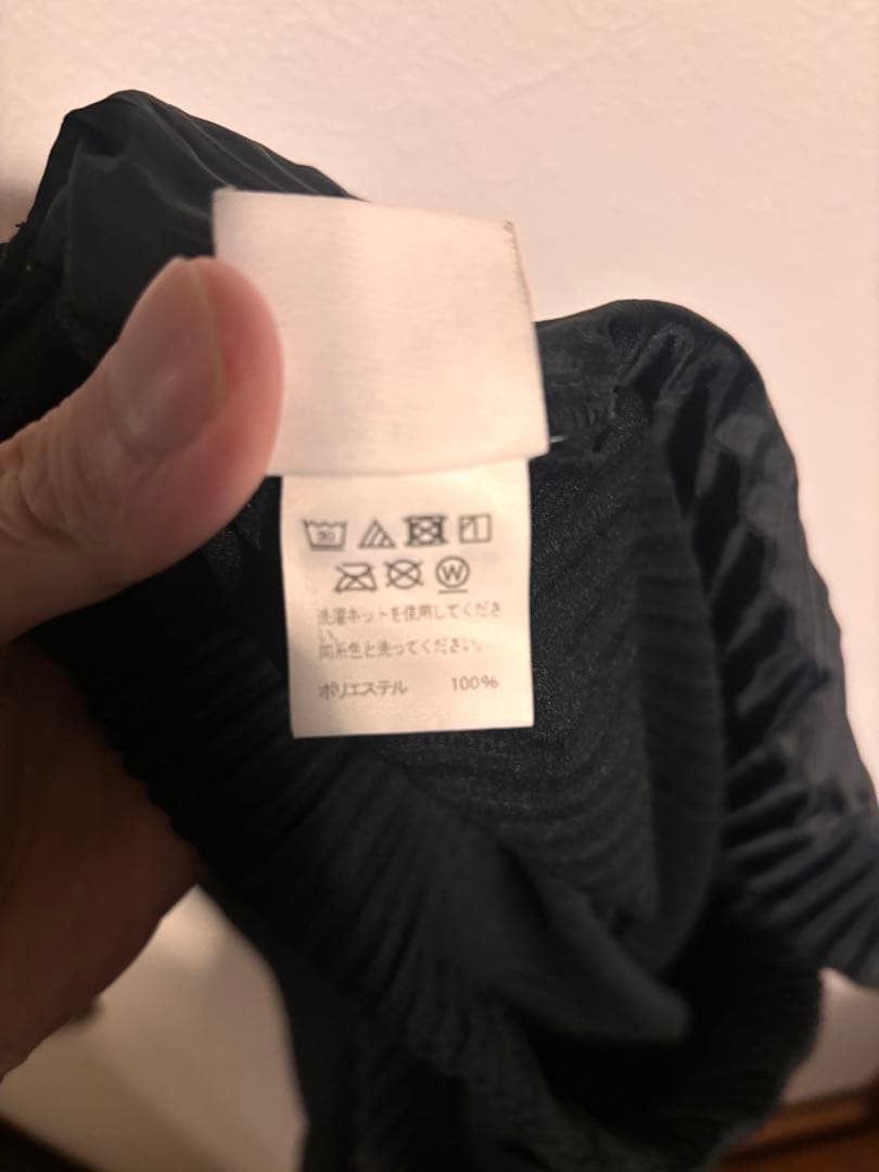 HOMME PLISSÉ ISSEY MIYAKE ブラックショートパンツ