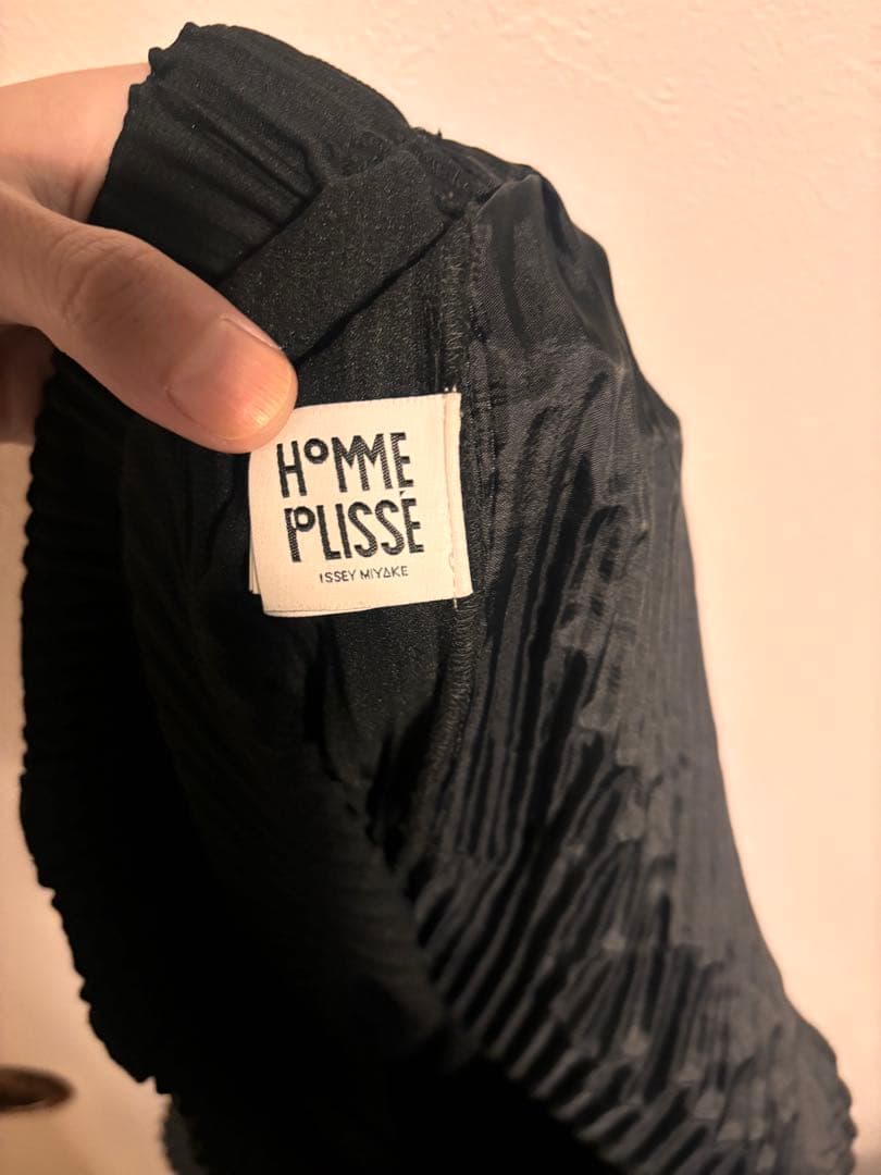 HOMME PLISSÉ ISSEY MIYAKE ブラックショートパンツ
