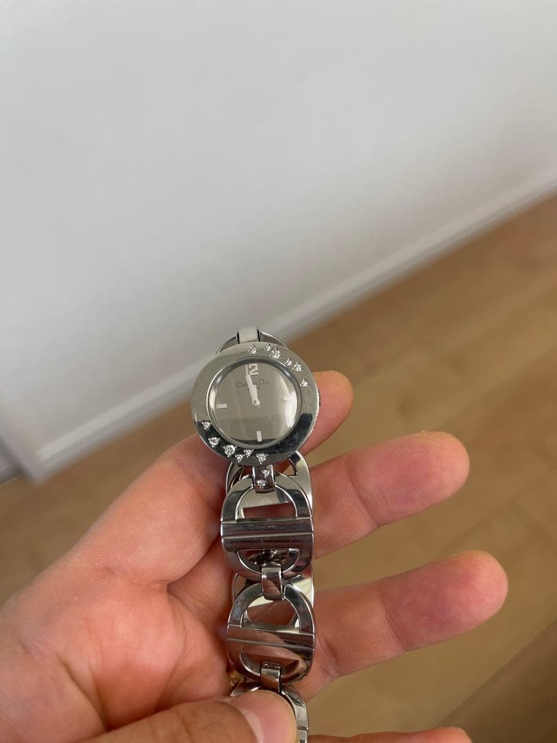 エレガントなシルバー腕時計Dior