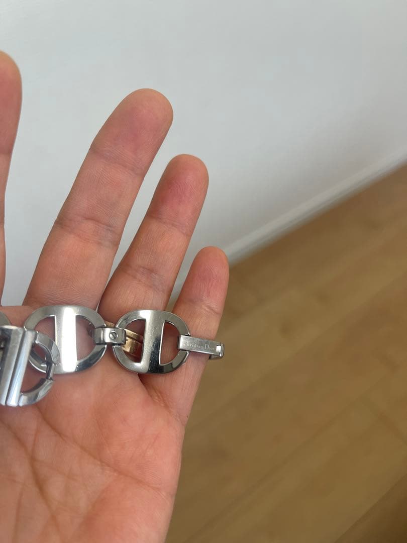 エレガントなシルバー腕時計Dior