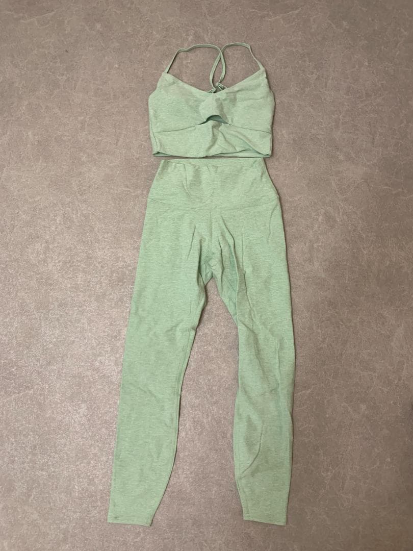 alo YOGA ALOSOFT ハイライトハイウエスト 7/8レギンス+ブラ