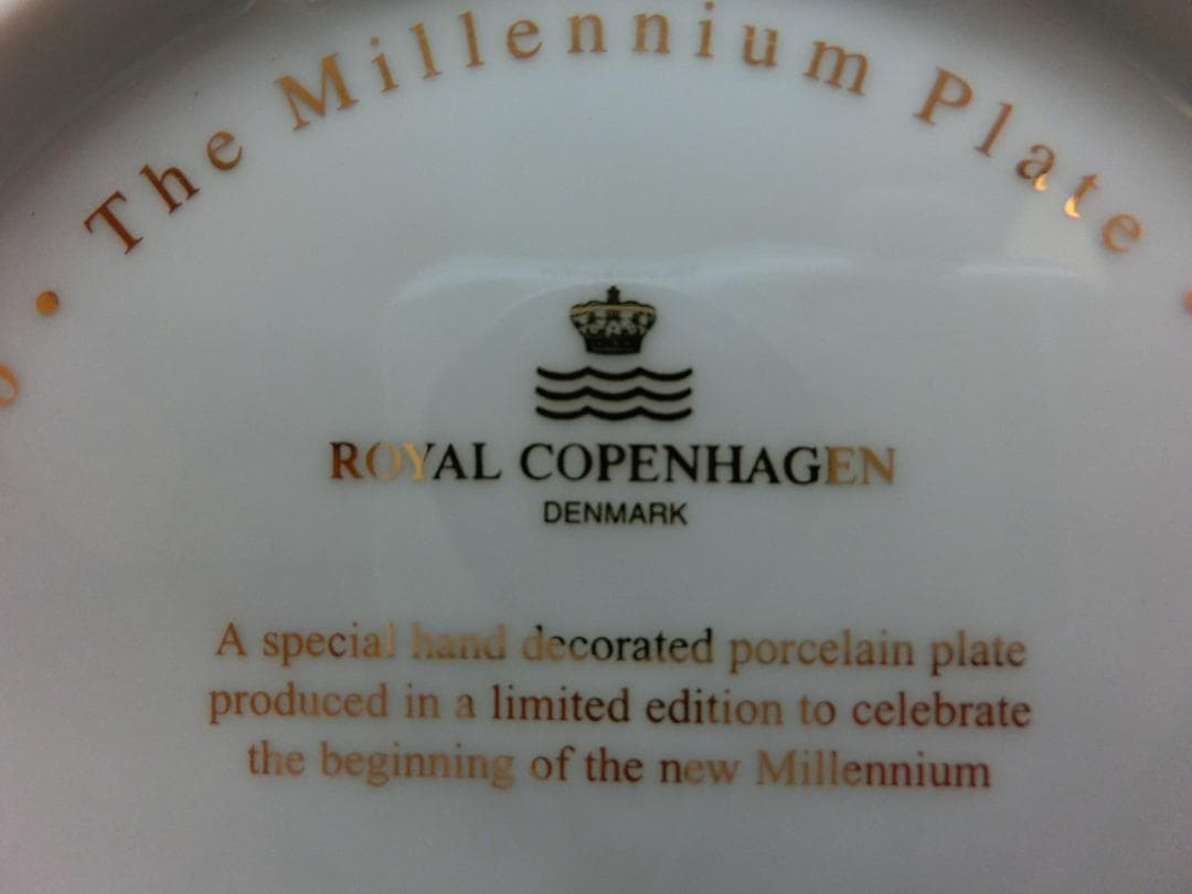 『ロイヤルコペンハーゲン』2000年ミレニアム.プレートフィギュリン付き