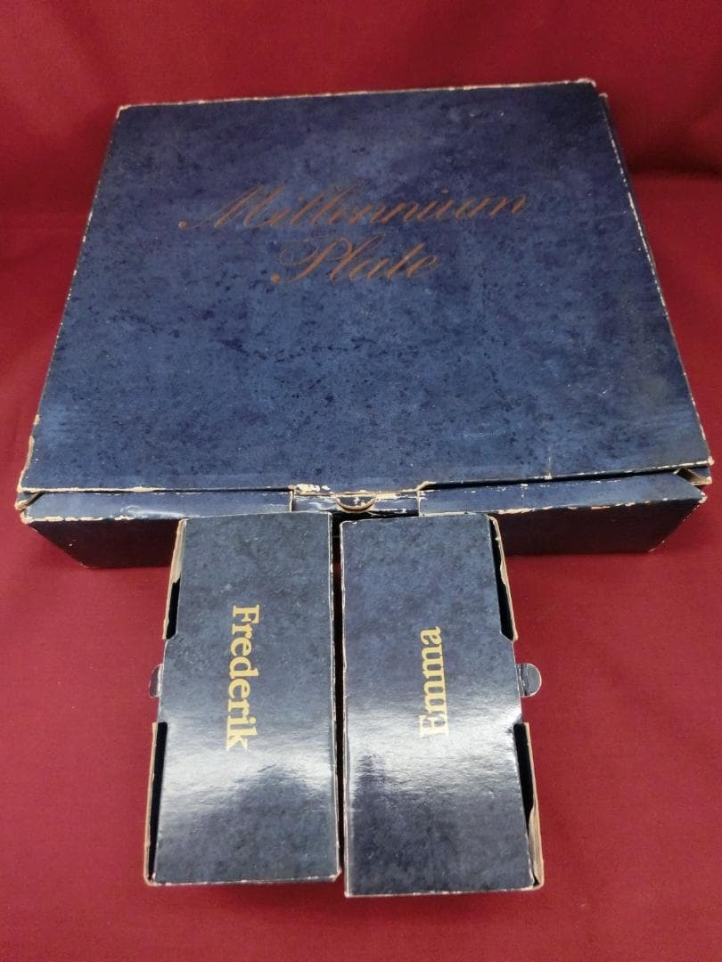 『ロイヤルコペンハーゲン』2000年ミレニアム.プレートフィギュリン付き