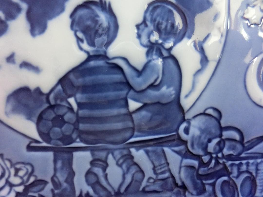 『ロイヤルコペンハーゲン』2000年ミレニアム.プレートフィギュリン付き