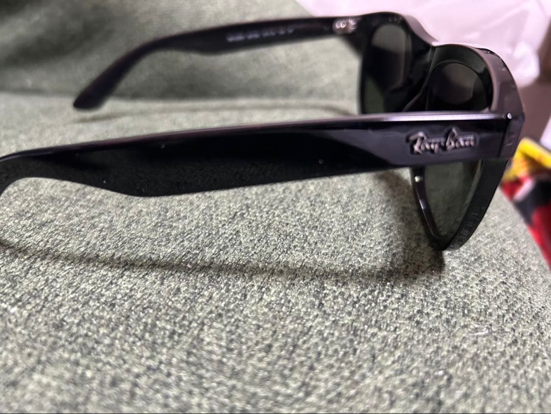 Ray-Ban サングラス　RB4260D 偏光レンズ
