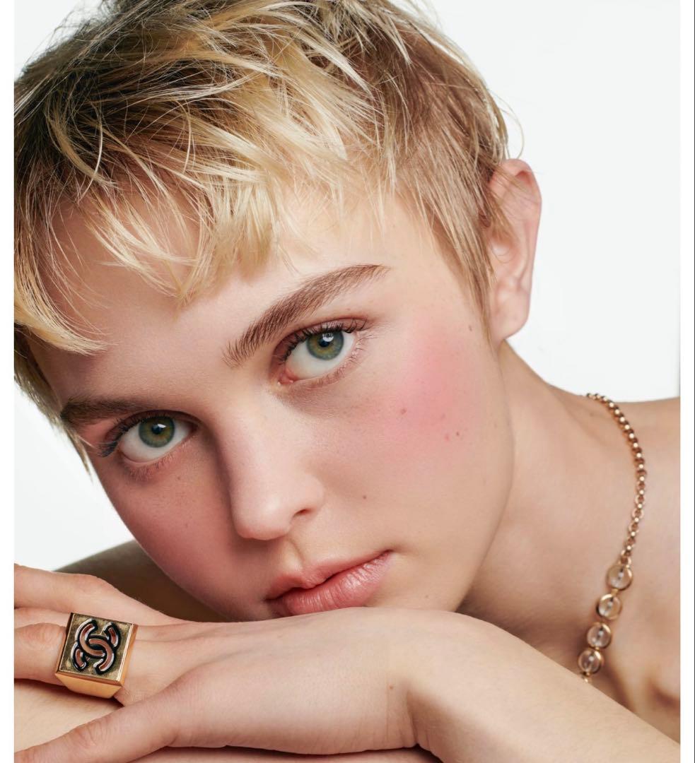 新品　シャネル　ルージュ ヌワール コンフィダンス アイ＆チークカラー パレット