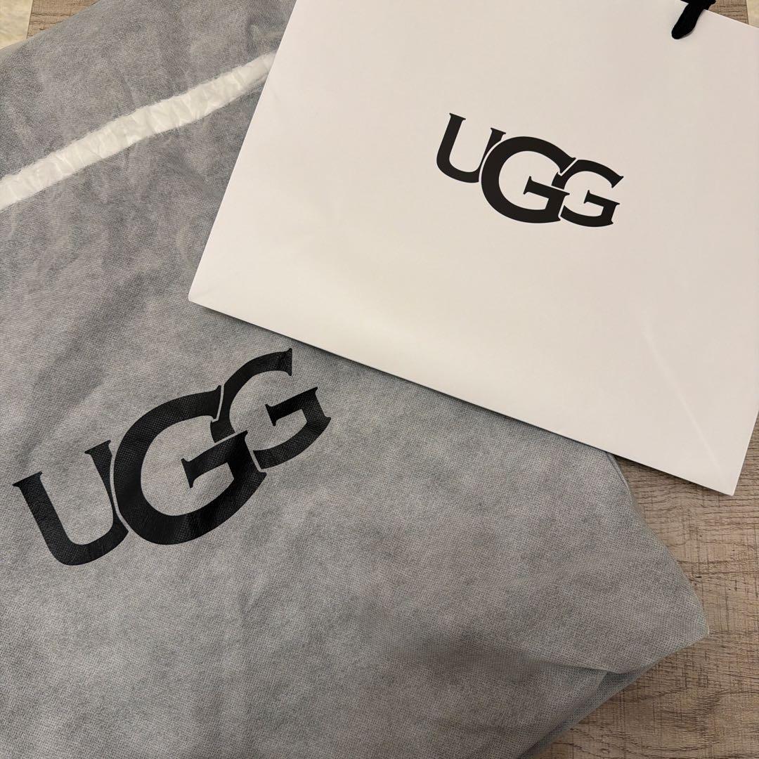 【新品タグ付き】UGGマフラー（ショッパー&ギフトラッピング付き）