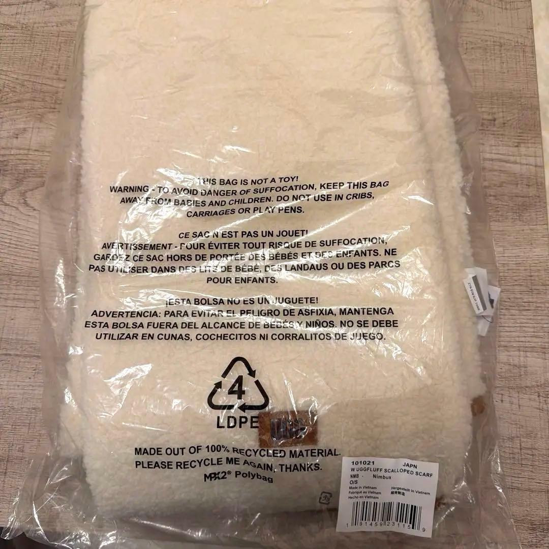 【新品タグ付き】UGGマフラー（ショッパー&ギフトラッピング付き）