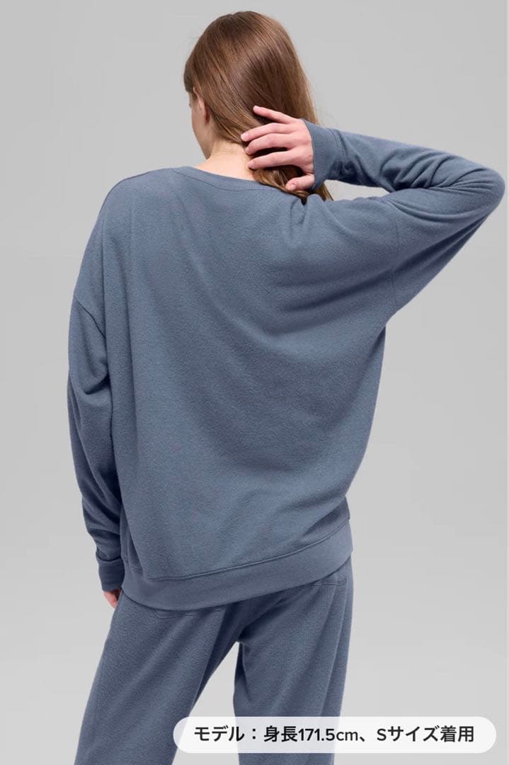 新品♡alo yogaクルーネックプルオーバー オーバーサイズ ライラック完売色