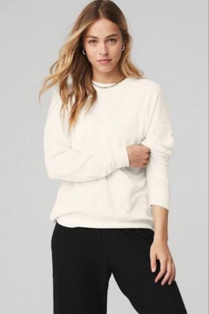 新品♡alo yogaクルーネックプルオーバー オーバーサイズ ライラック完売色