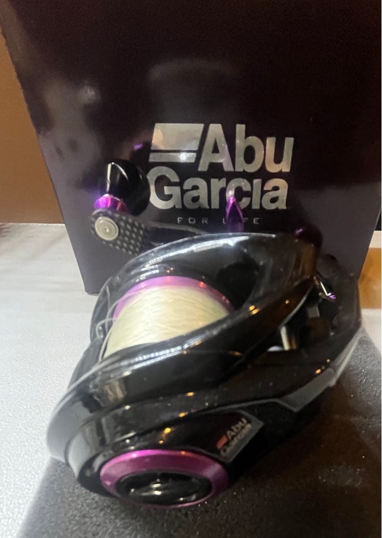 Abu Garcia EXD ベイトリール 5.4:1 黒/紫