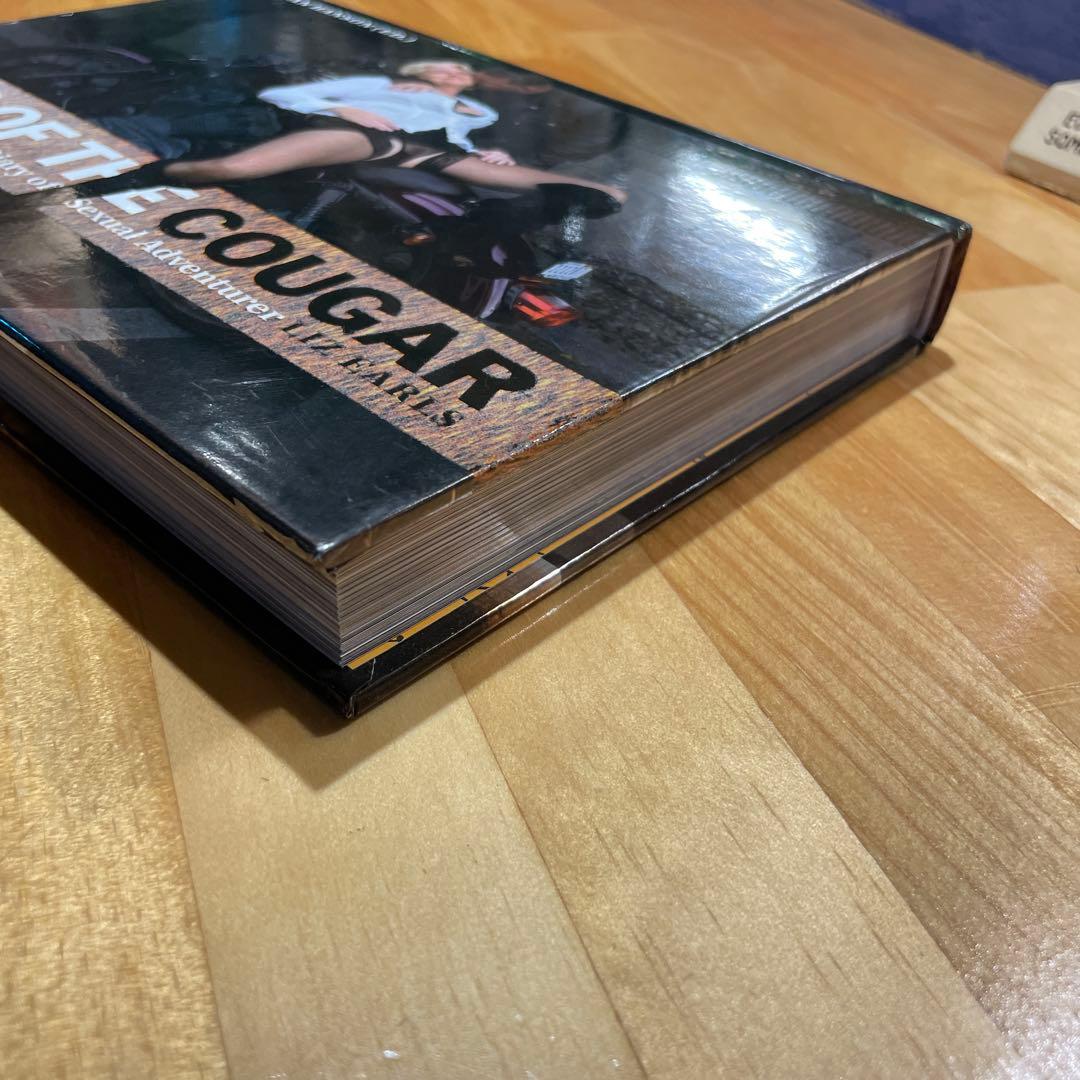 アート・デザイン・音楽 COUGAR DAYS OF THE COUGAR by LIZ EARLS