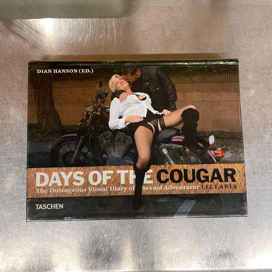 アート・デザイン・音楽 COUGAR DAYS OF THE COUGAR by LIZ EARLS