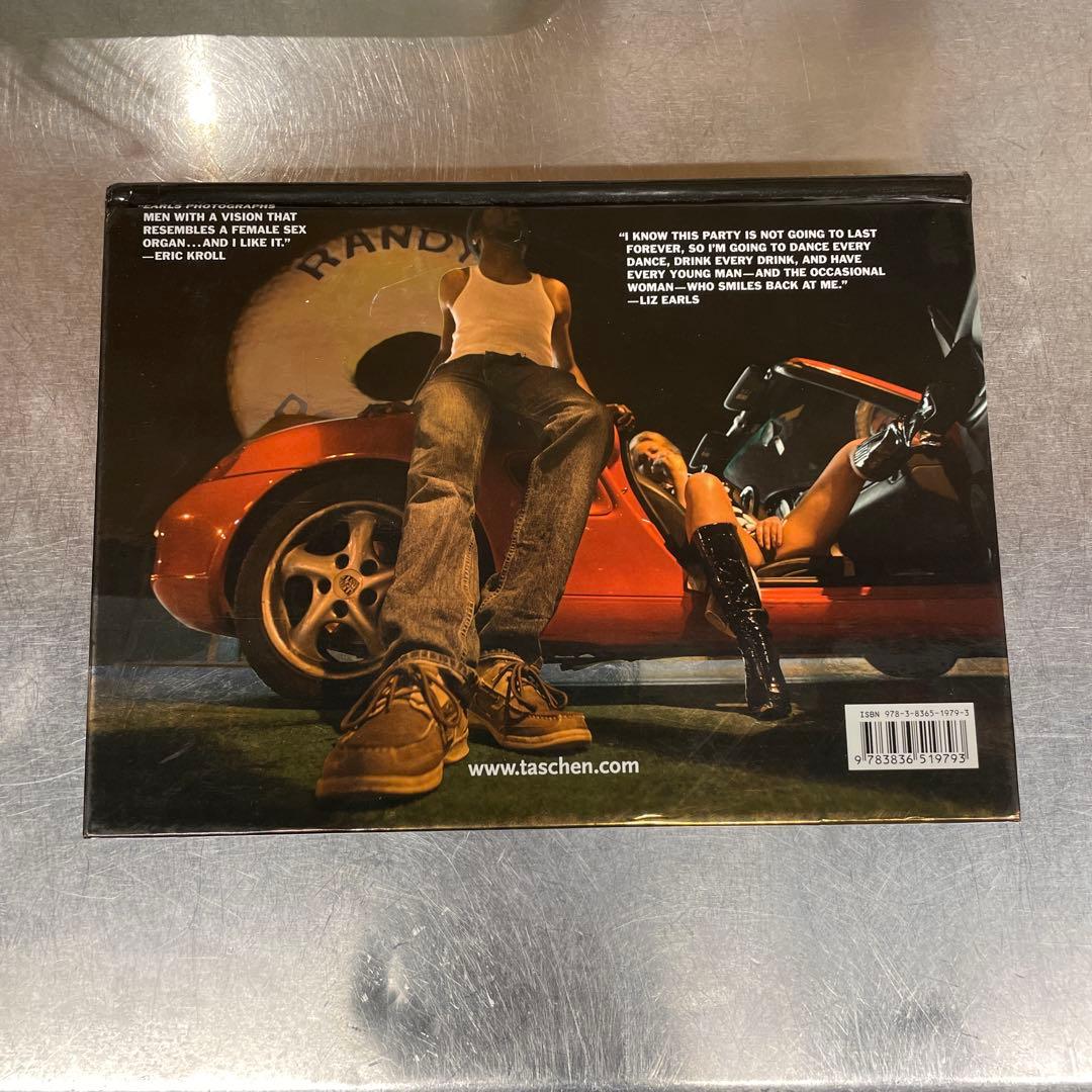 アート・デザイン・音楽 COUGAR DAYS OF THE COUGAR by LIZ EARLS