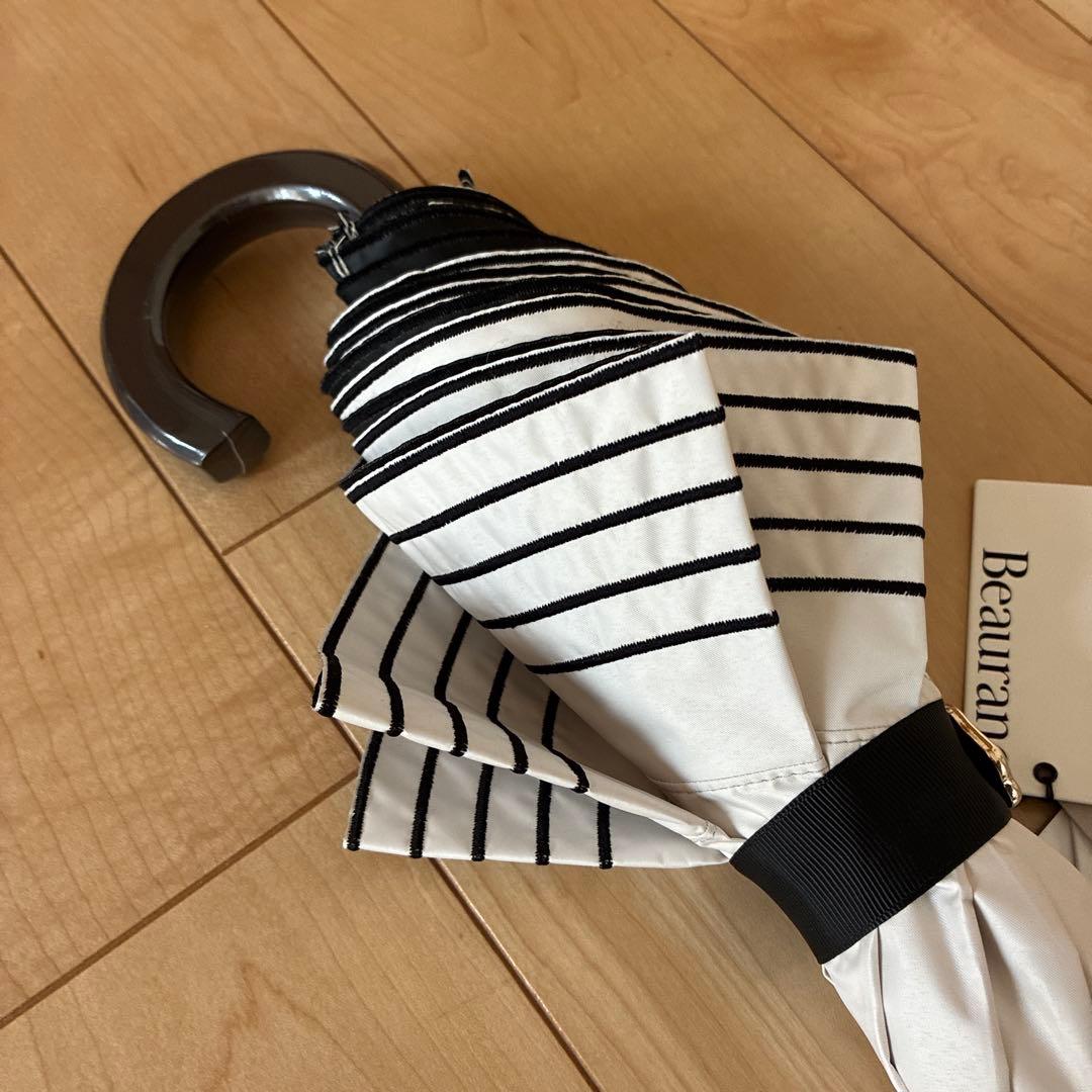 ビューランス　晴雨兼用日傘　持ち手付きホワイト×ブラックライン刺繍　②