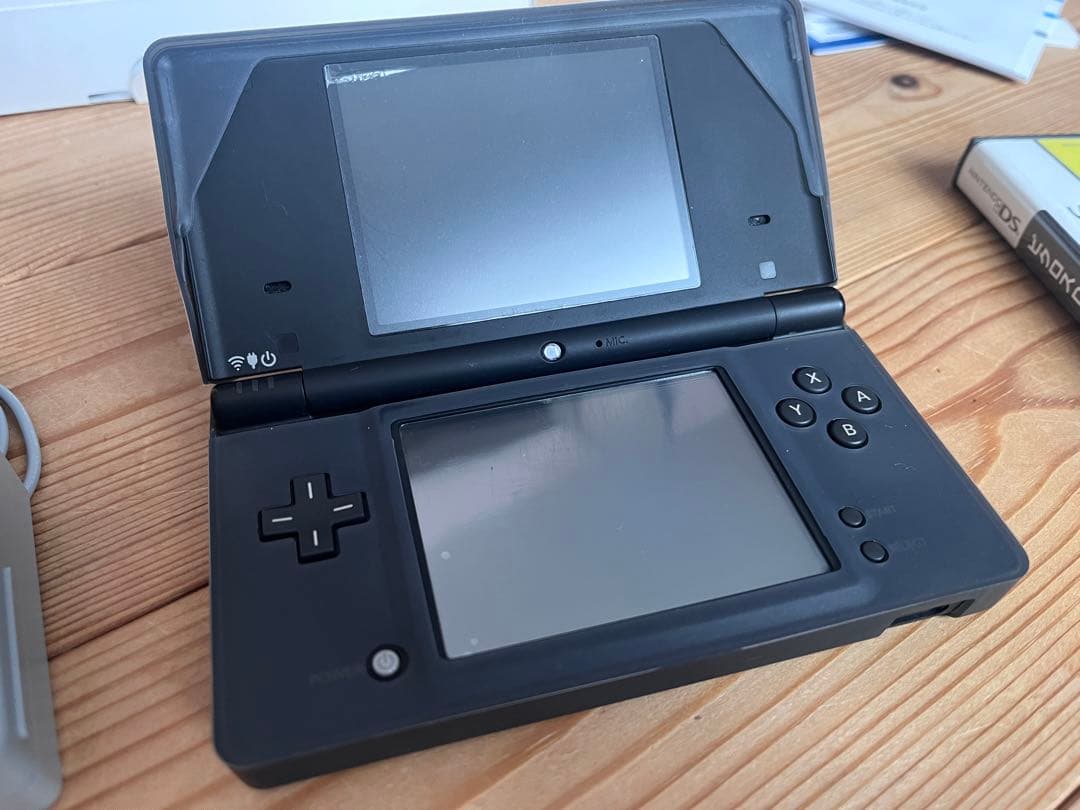 ニンテンドー DSi ブラック 美品 ソフト3本 SDカード 箱 説明書付き