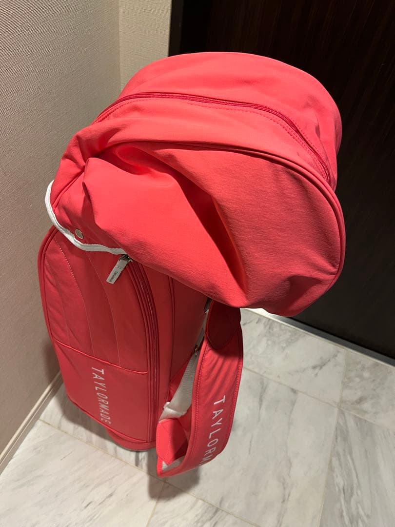 TAYLORMADE ピンク ゴルフバッグ