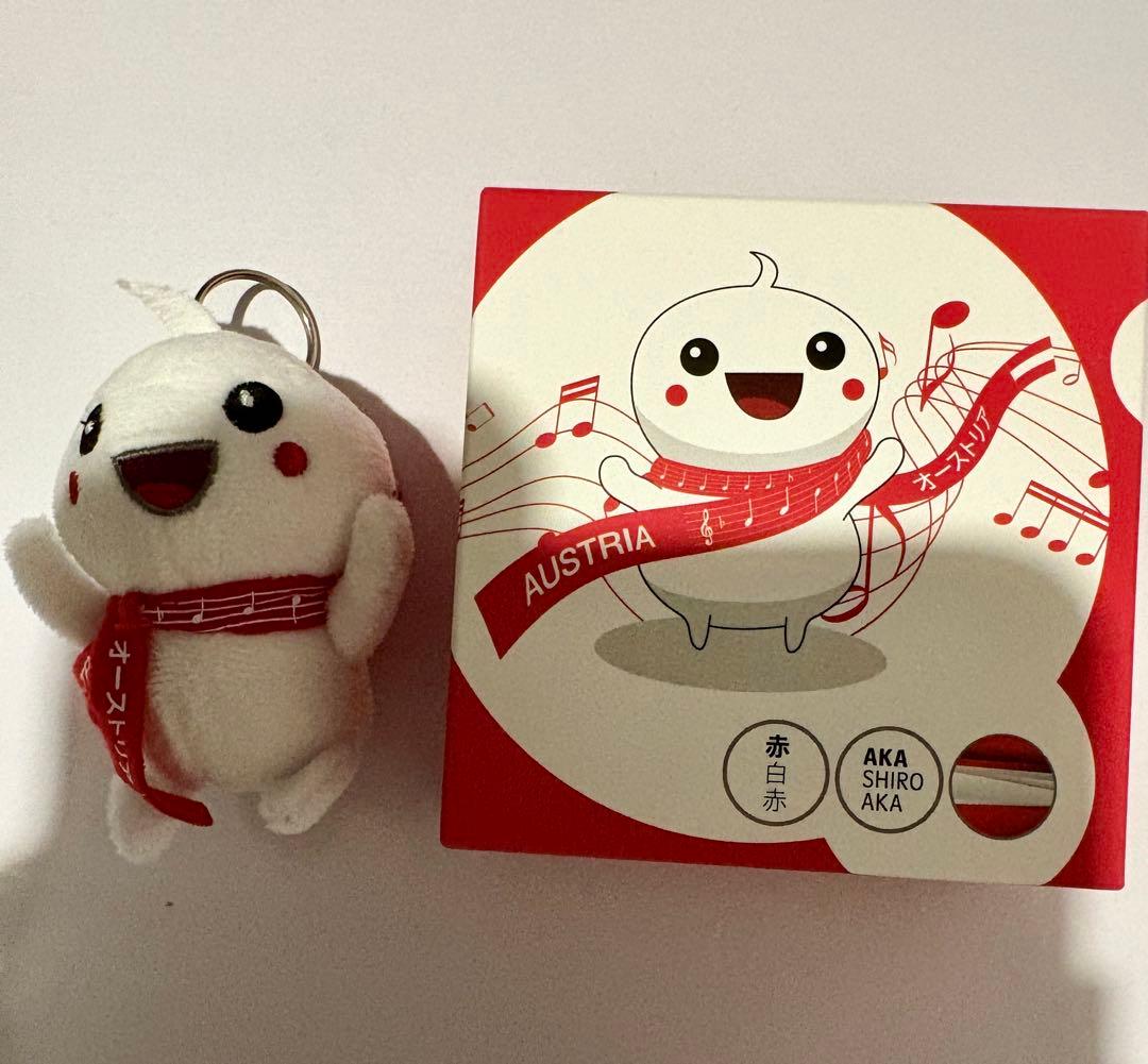 【完売品】大阪万博 オーストリアパビリオンマスコット赤白赤ぬいぐるみキーホルダー
