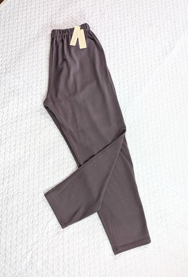 ヨーガンレール☆新品タグ付☆22年春コットン天竺テーパードPTモーヴ色☆手洗い可