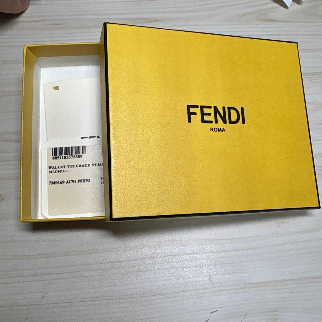 レア✨フェンディ 二つ折り財布 モンスター バグズアイ ロゴ 小銭入れ無し