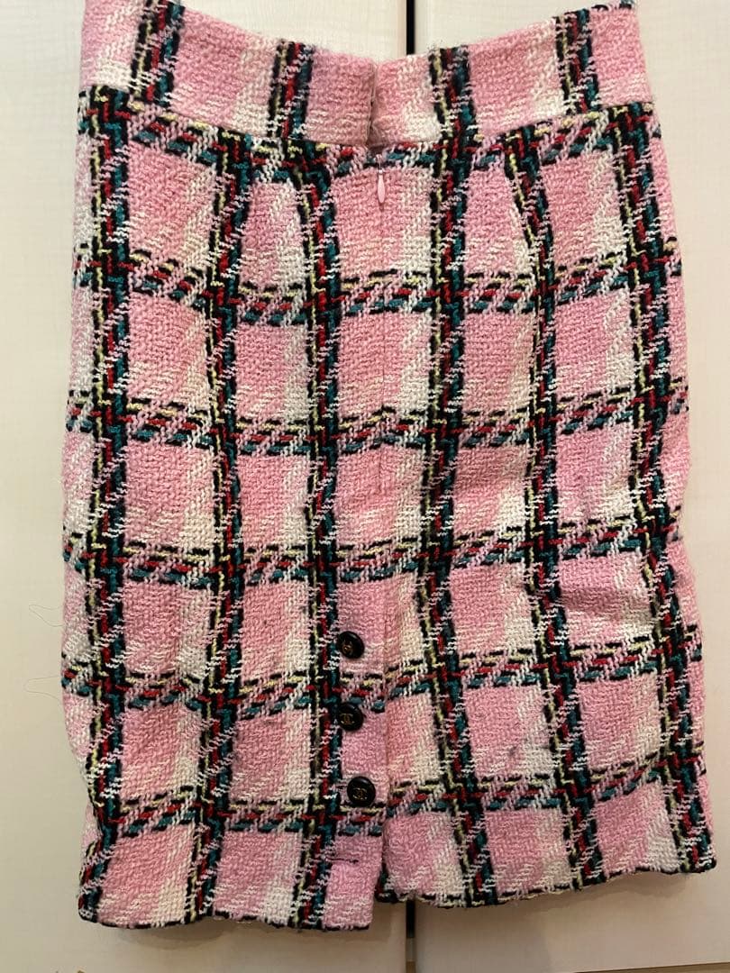 Olivia Rodrigo 着用90年代ヴィンテージシャネルスーツ[38]