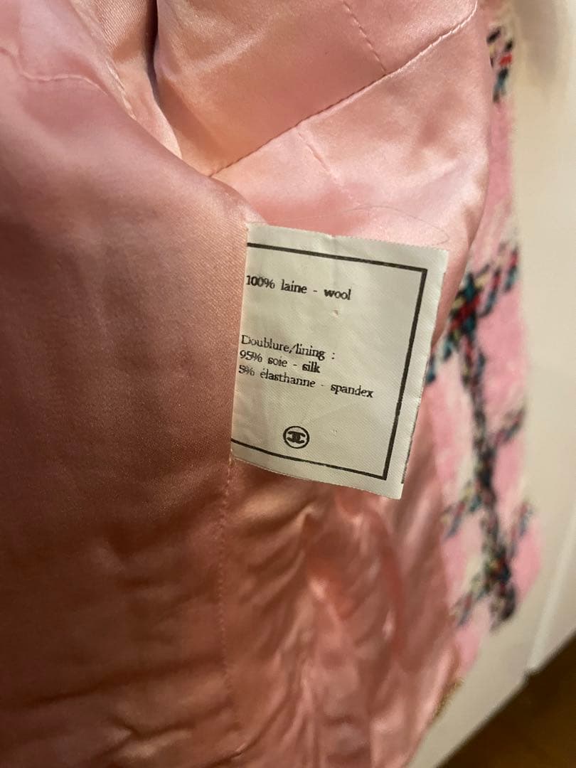 Olivia Rodrigo 着用90年代ヴィンテージシャネルスーツ[38]