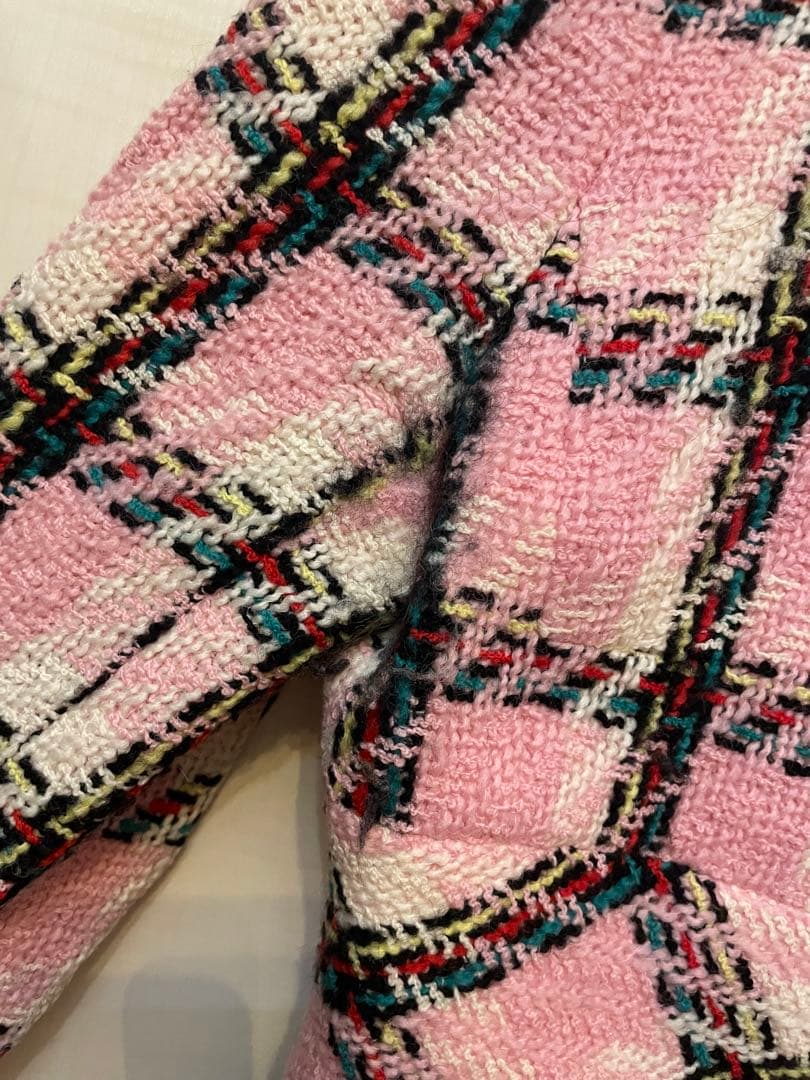 Olivia Rodrigo 着用90年代ヴィンテージシャネルスーツ[38]