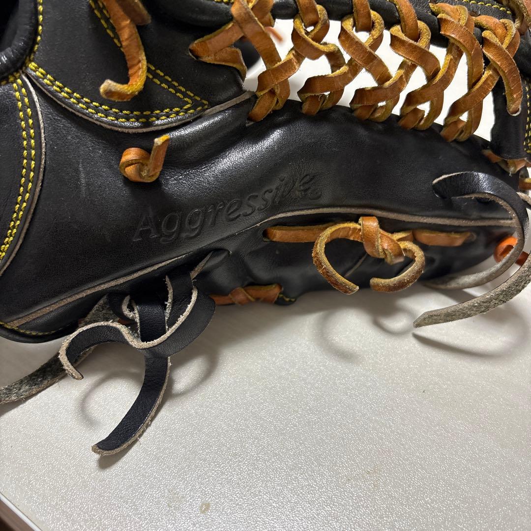 Slugger Aggressive 硬式グローブ 黒茶