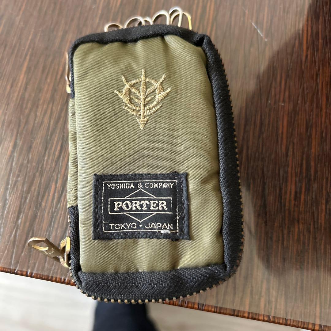 STRICT-GとPORTERがコラボレーションした、ジオン軍モデルのキーケース