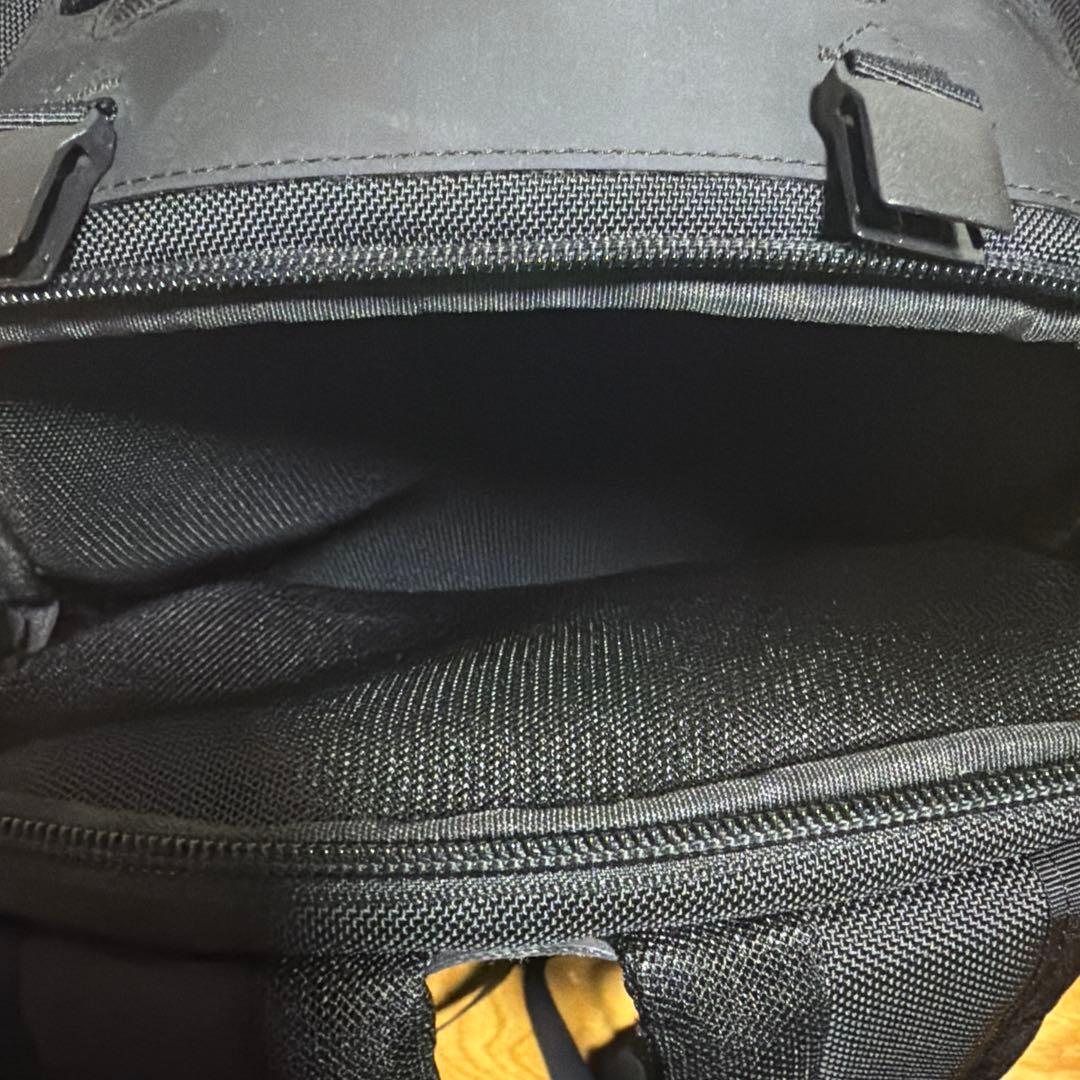 美品 MONOLITH BACKPACK PRO M BLACK モノリス