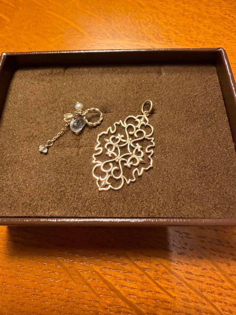 agete アガット K10 透かしチャーム ジャスミン