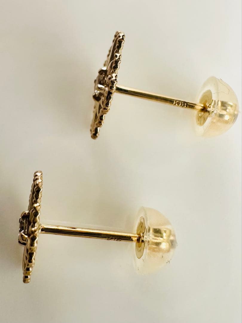 K10YG 花形 透かし スタッドピアス