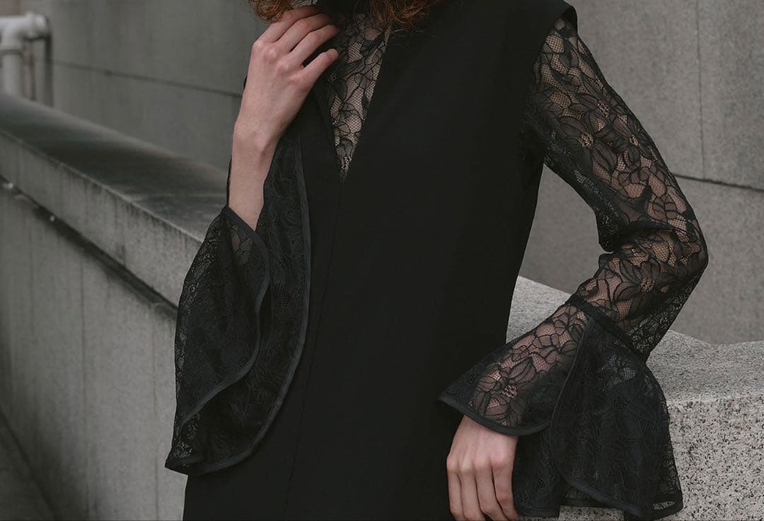 お正月限定価格‼️ANDRESD 【新品未使用】ベルスリーブスリットドレス M