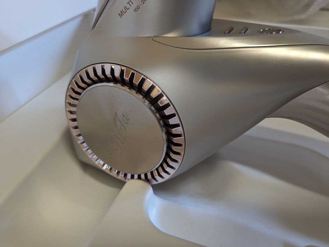 【美品】ReFa リファビューテック ドライヤー　RE-CB-48A　シャンパン