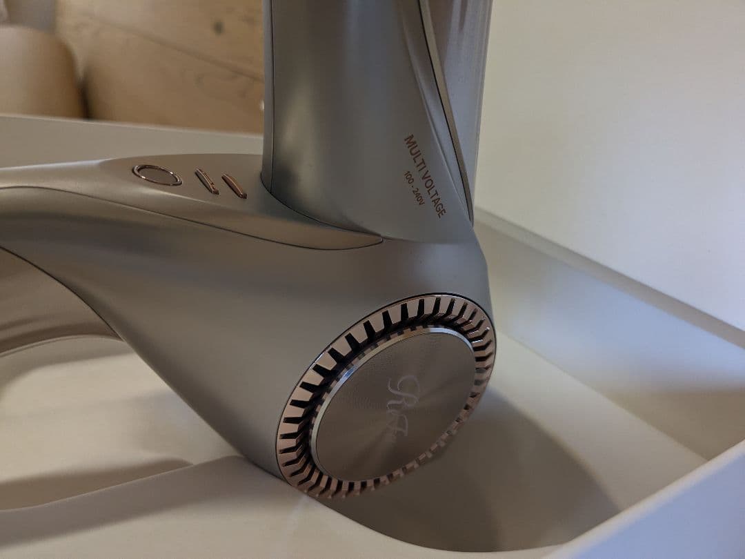 【美品】ReFa リファビューテック ドライヤー　RE-CB-48A　シャンパン