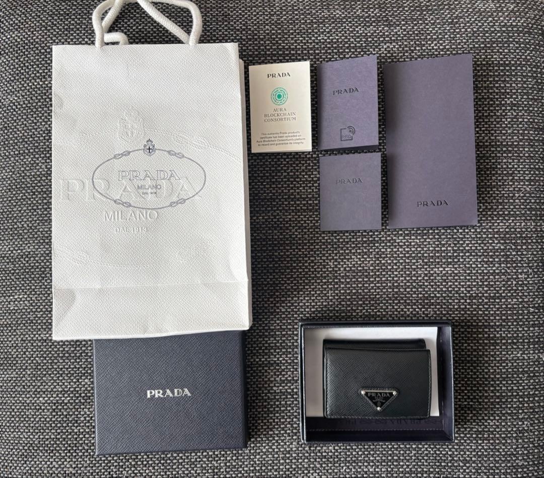 PRADA 2MH042 サフィアーノトライアングル コンパクトウォレット