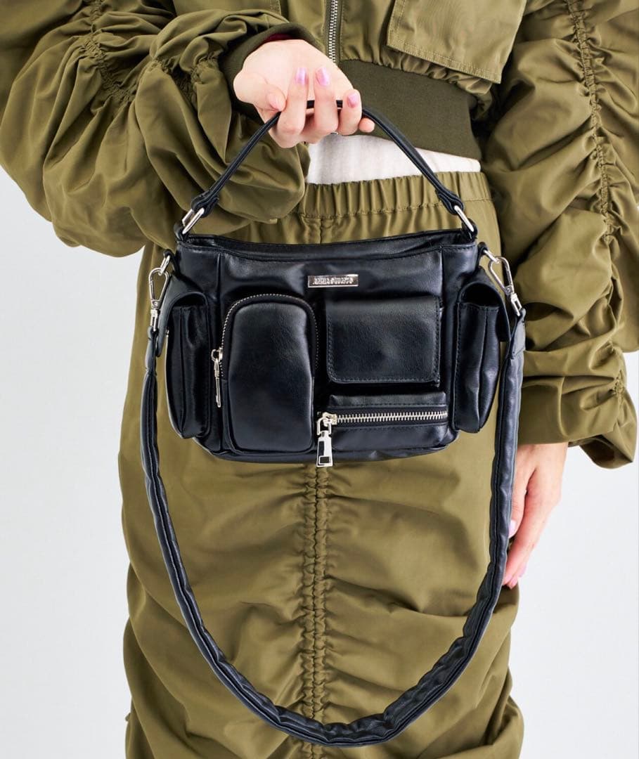 ANNA SUI NYC マルチポケットチビバッグ