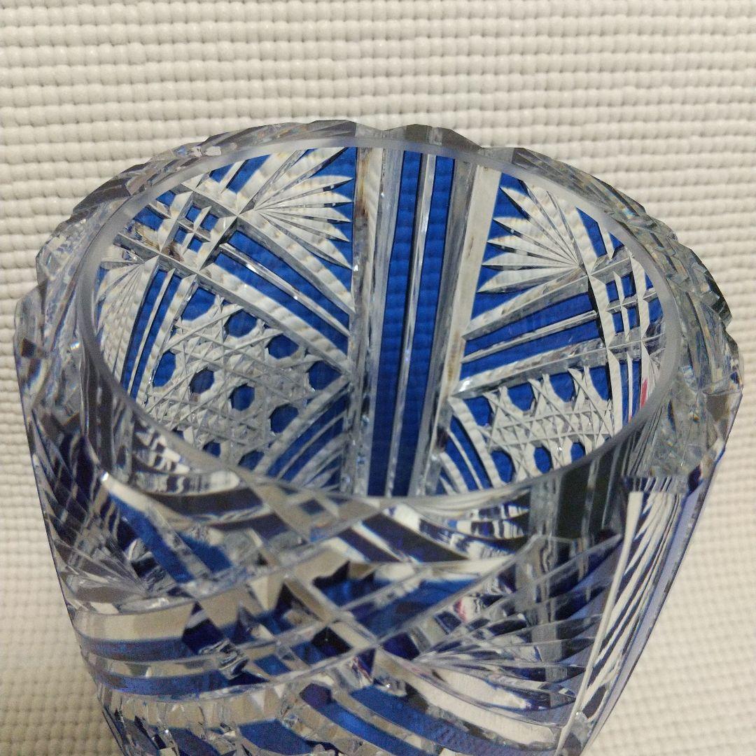 約８万円 カガミクリスタル 江戸切子の花瓶／笹っ葉に八角籠目紋 (調和と絆)