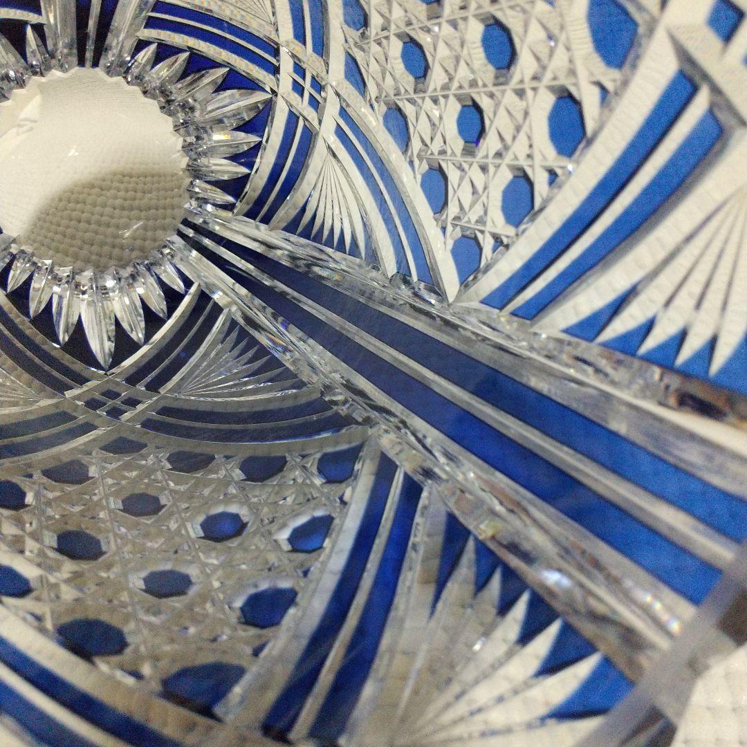 約８万円 カガミクリスタル 江戸切子の花瓶／笹っ葉に八角籠目紋 (調和と絆)