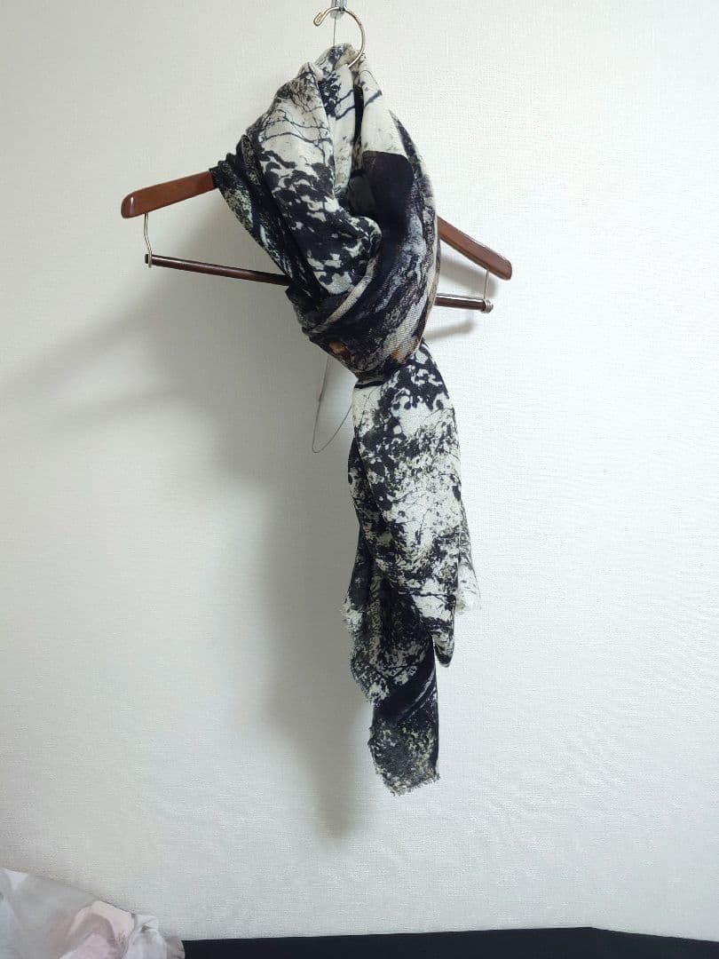 ファリエロ サルティ　Faliero Sarti　ストール　森林柄　その2