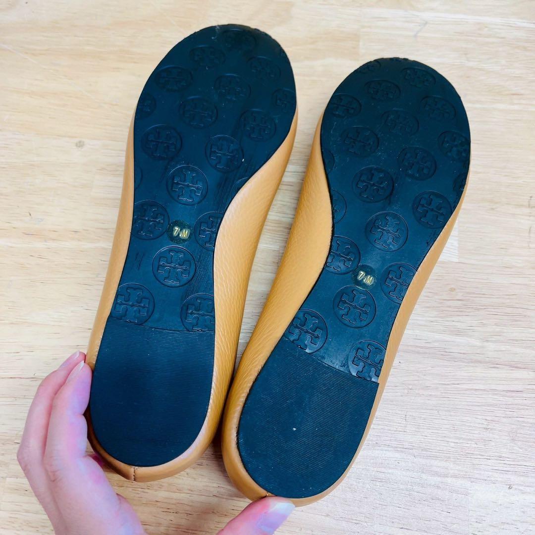 未使用 トリーバーチ ロゴモチーフ フラットシューズ 7 1/2 ベージュ