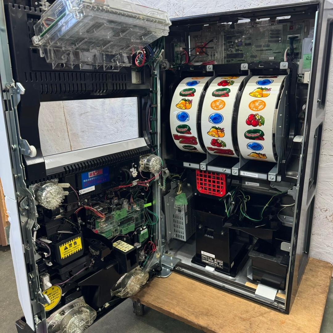 ユニバーサルブロス 沖ドキパラダイス パチスロ実機 通電確認済 Y0385