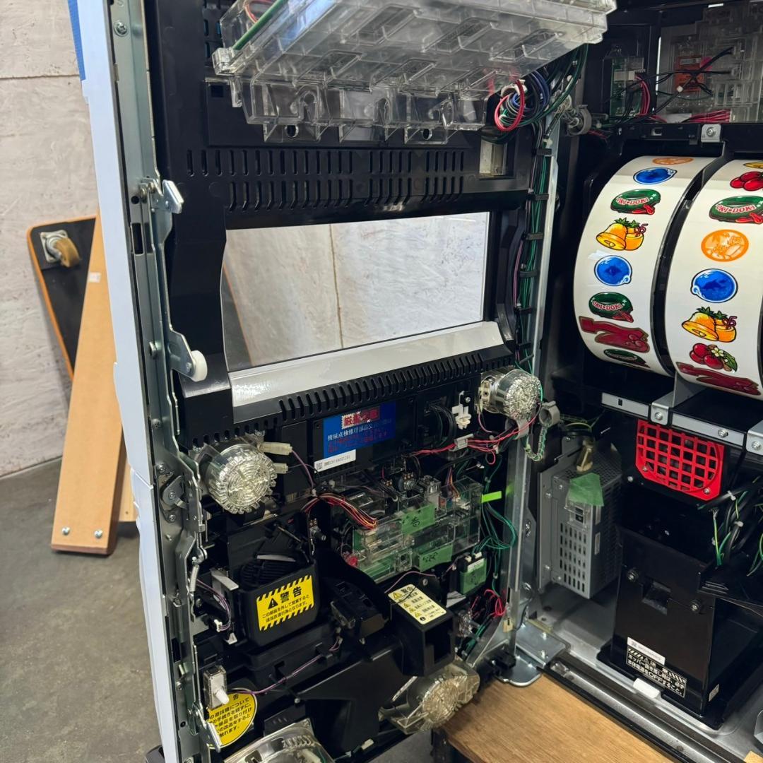 ユニバーサルブロス 沖ドキパラダイス パチスロ実機 通電確認済 Y0385