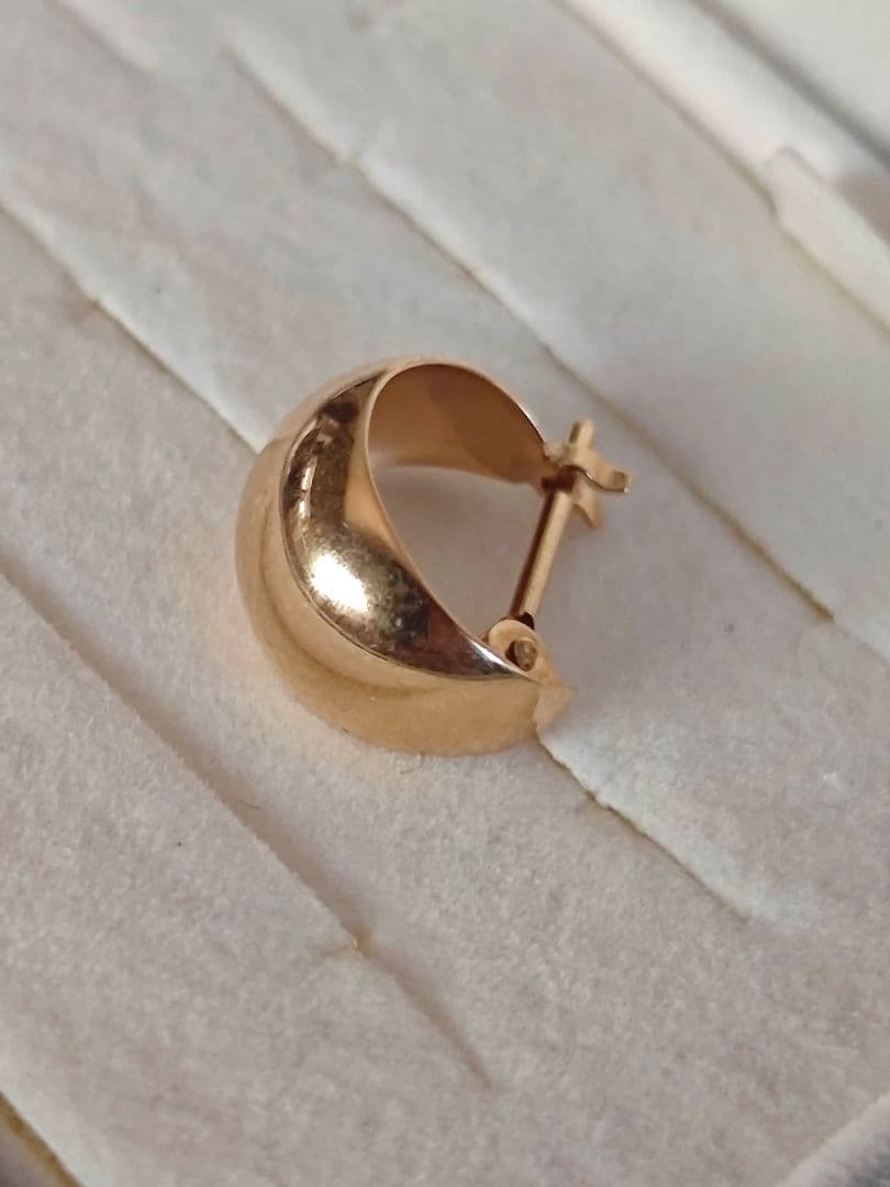 K18ゴールド ハーフムーン 片耳用ピアス