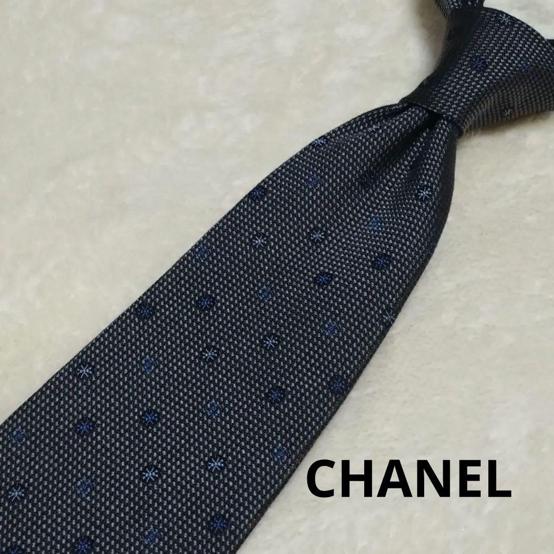 極美品■CHANEL　ネクタイ　小紋柄　ココマーク　ブルーグレー　イタリー製