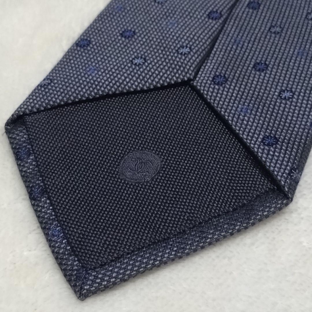 極美品■CHANEL　ネクタイ　小紋柄　ココマーク　ブルーグレー　イタリー製