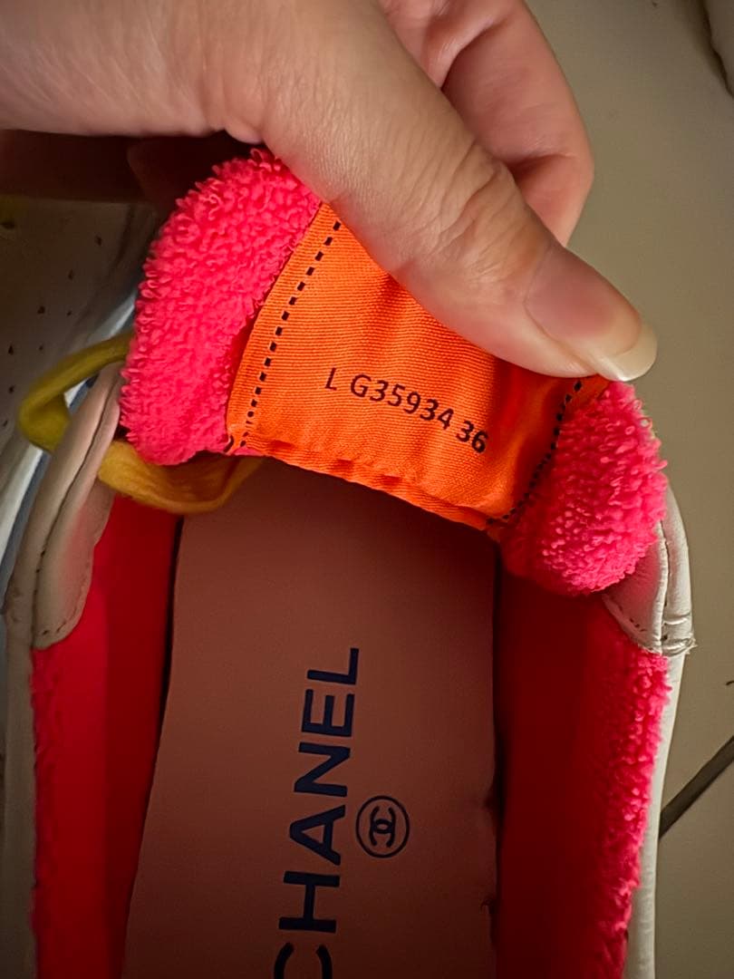 CHANEL カラフル刺繍スニーカー