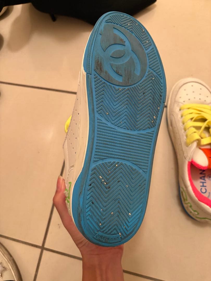 CHANEL カラフル刺繍スニーカー